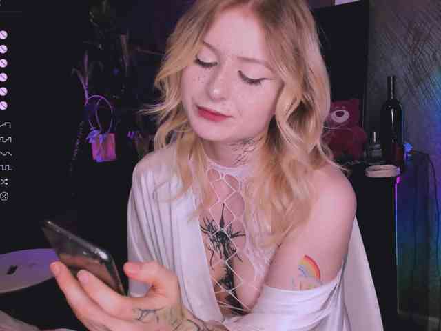 goth-bimbo goth-bimbo