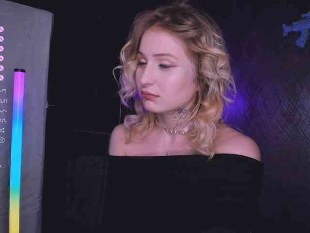 goth-bimbo goth-bimbo