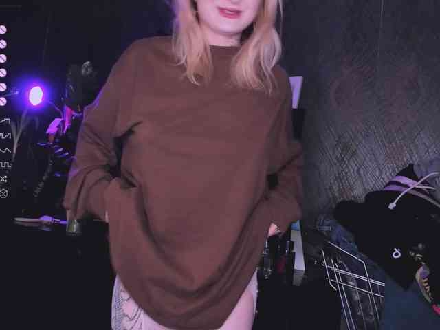 goth-bimbo goth-bimbo