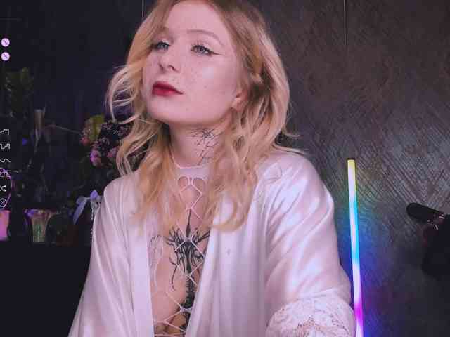 goth-bimbo goth-bimbo