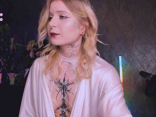 goth-bimbo goth-bimbo