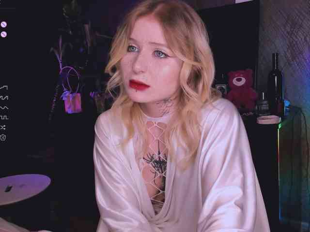 goth-bimbo goth-bimbo