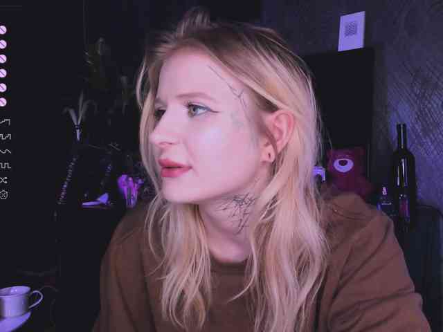 goth-bimbo goth-bimbo