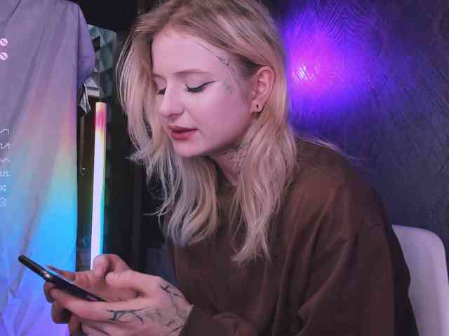 goth-bimbo goth-bimbo