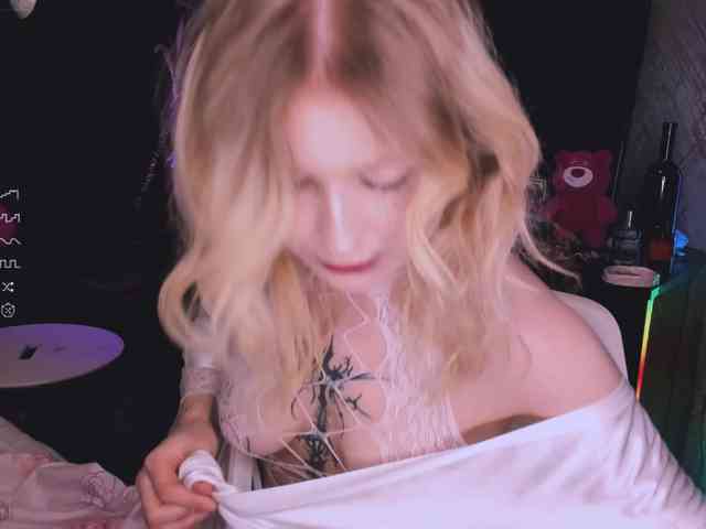 goth-bimbo goth-bimbo