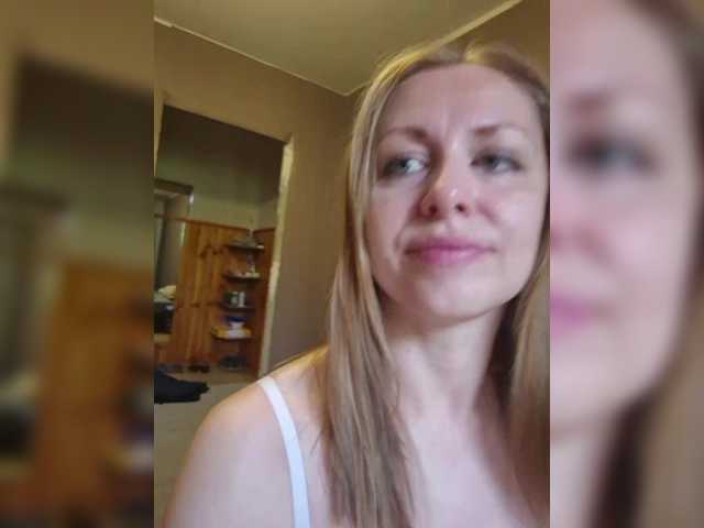 Chelsi16 Live Cam and Statistics on UnifiedCams
