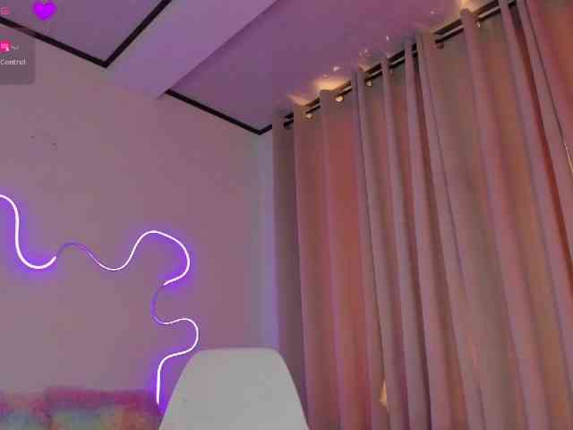 allison-alahia Live Webcam on BongaCams