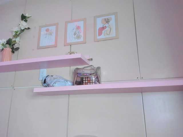 TaniaBellini's BongaCams show and profile