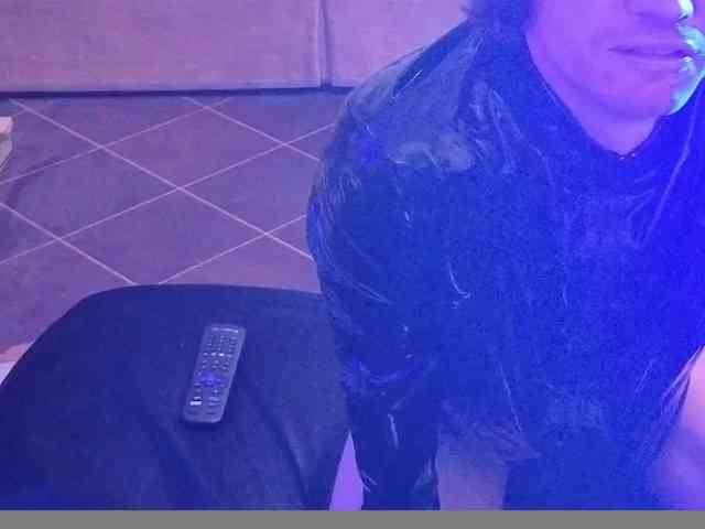 FitsYourHole Live Webcam on BongaCams