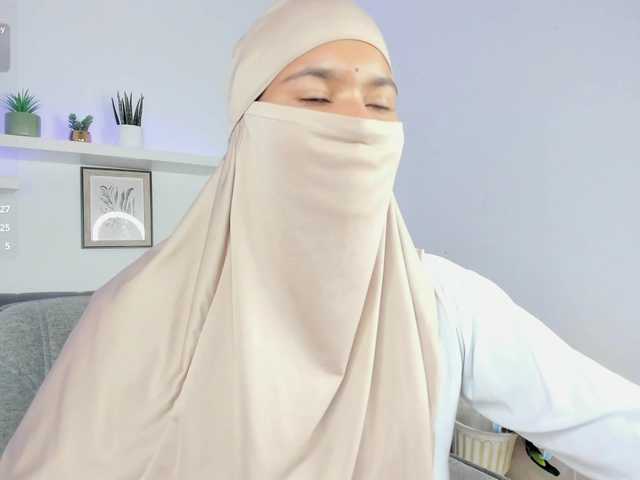 Aura-cuutee's BongaCams show and profile