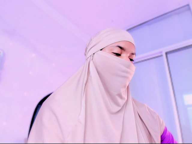 Aura-cuutee's BongaCams show and profile