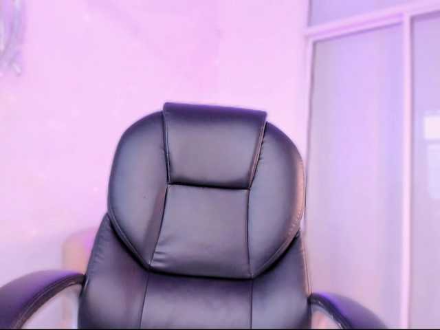 Aura-cuutee's BongaCams show and profile