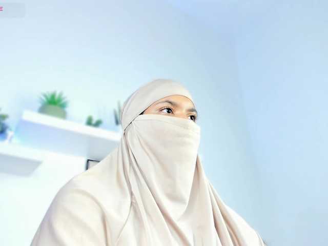 Aura-cuutee's BongaCams show and profile