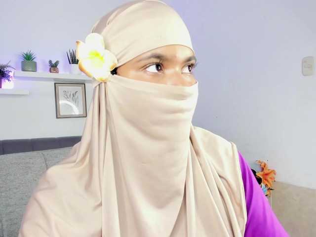 Aura-cuutee's BongaCams show and profile