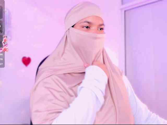 Aura-cuutee Live Webcam on BongaCams