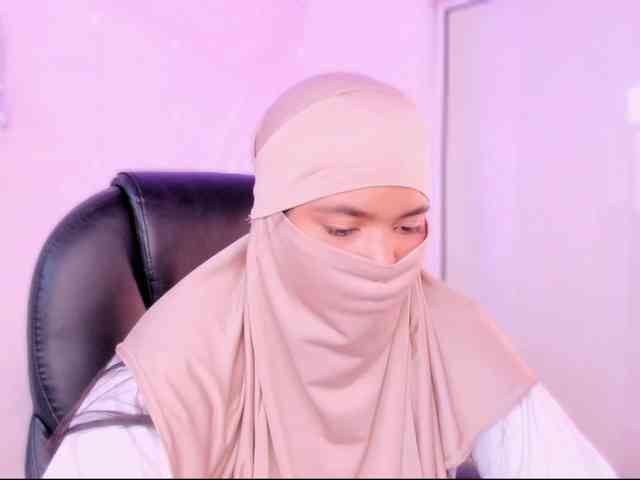 Aura-cuutee Live Webcam on BongaCams