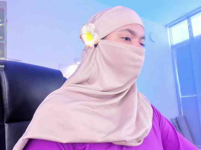 Aura-cuutee Live Webcam on BongaCams