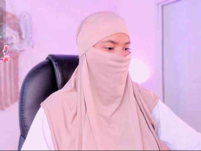 Aura-cuutee Live Webcam on BongaCams