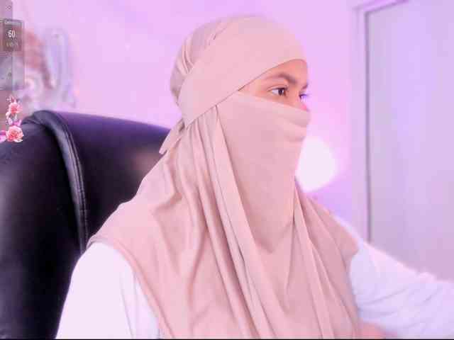 Aura-cuutee Live Webcam on BongaCams