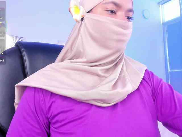 Aura-cuutee Live Webcam on BongaCams