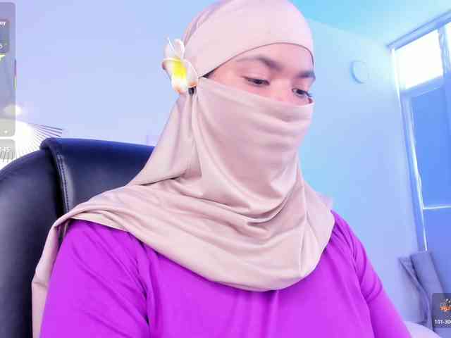 Aura-cuutee Live Webcam on BongaCams