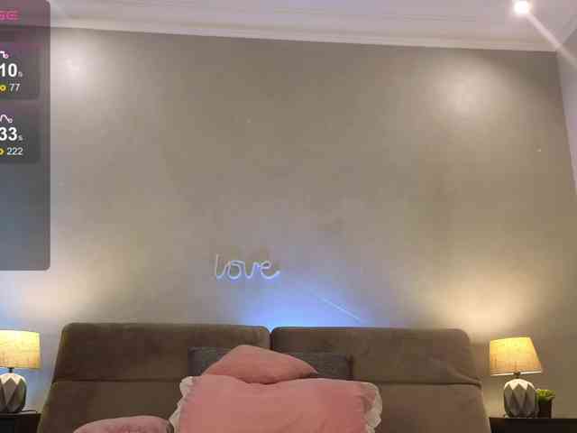 NaomiAsian webcam