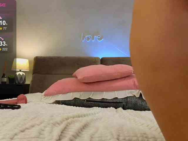 NaomiAsian webcam