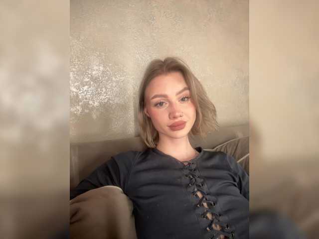 Linaaa's BongaCams show and profile
