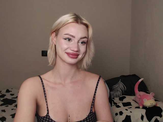 Linaaa's BongaCams show and profile