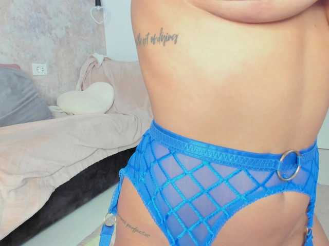 Erikabeee1's BongaCams show and profile