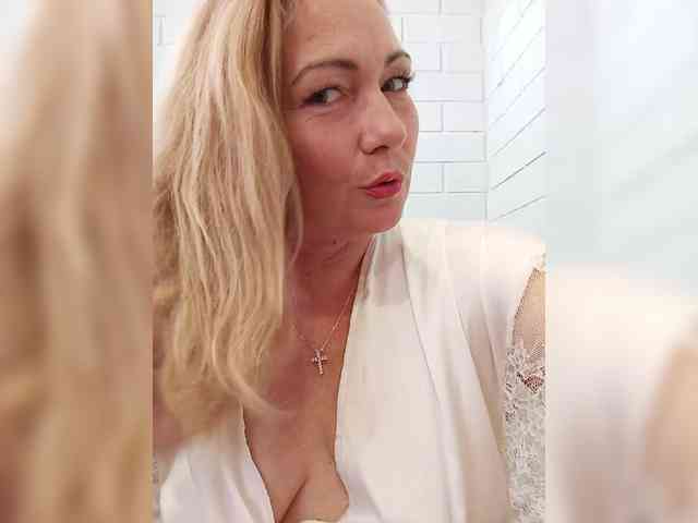 -Ami-- Live Webcam on BongaCams