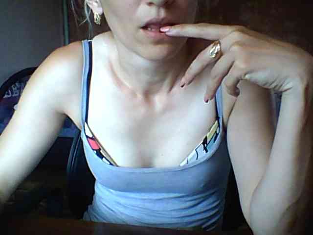 BabyLove4432 webcam
