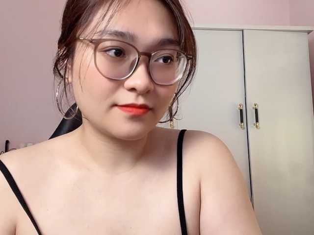 Selena295 live cam profile