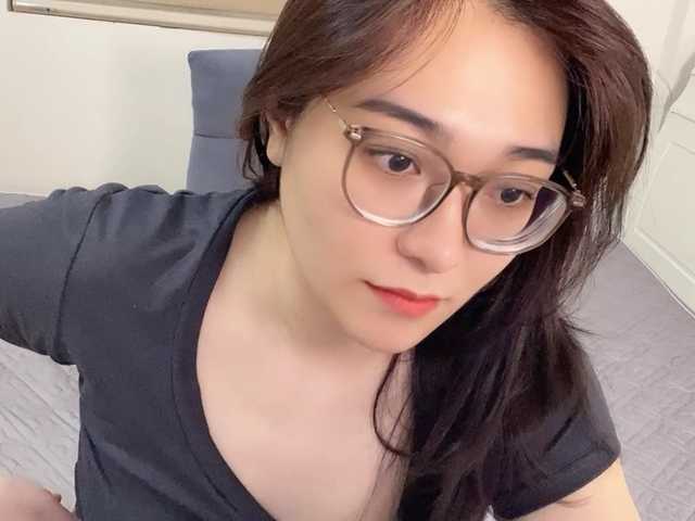 Selena295's BongaCams show and profile