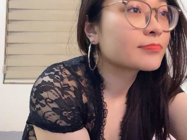 Selena295's BongaCams show and profile