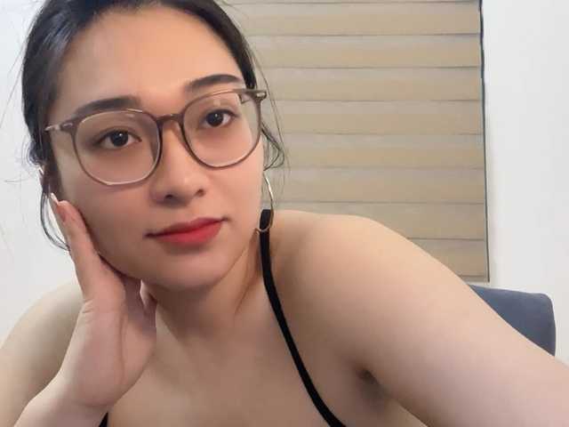 Selena295's BongaCams show and profile