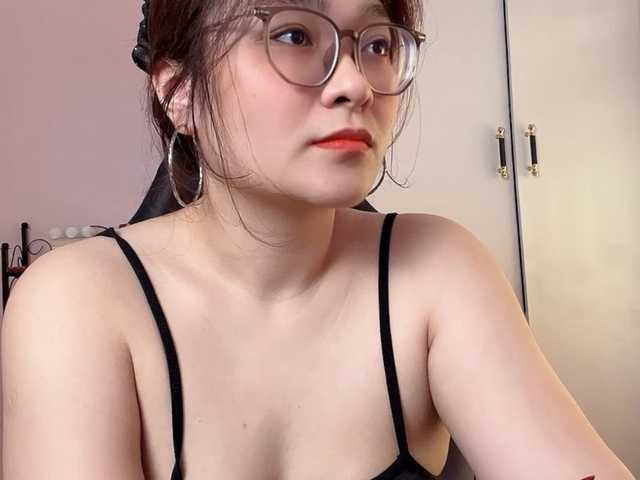 Selena295's BongaCams show and profile