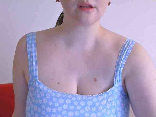 CurvyMasha webcam