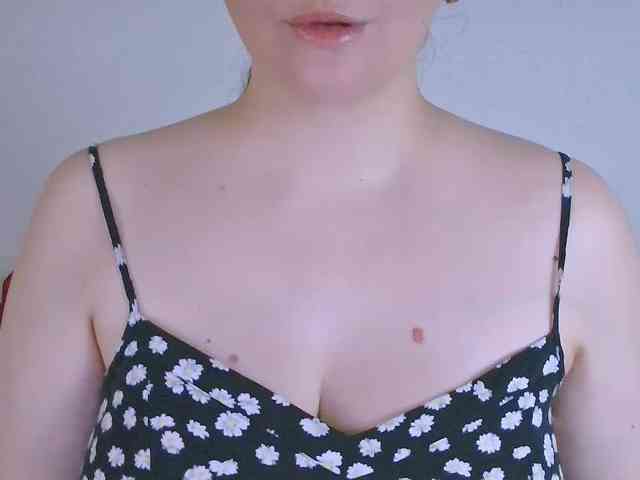 CurvyMasha webcam