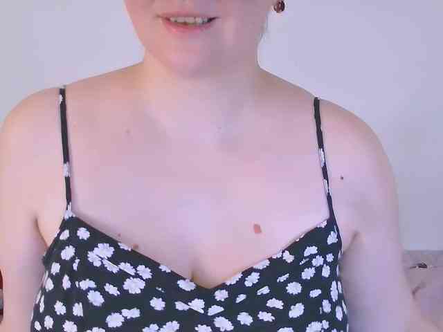 CurvyMasha webcam
