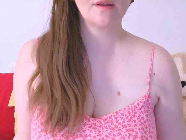 CurvyMasha webcam
