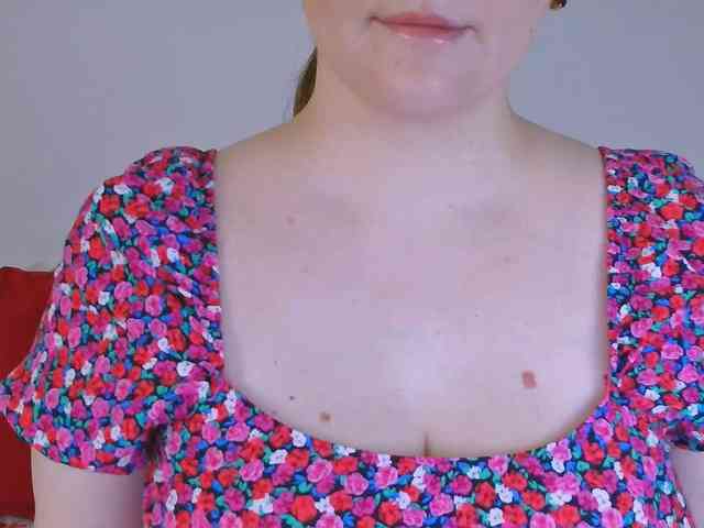 CurvyMasha webcam