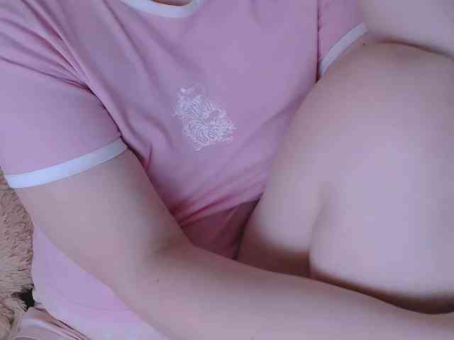 CurvyMasha webcam