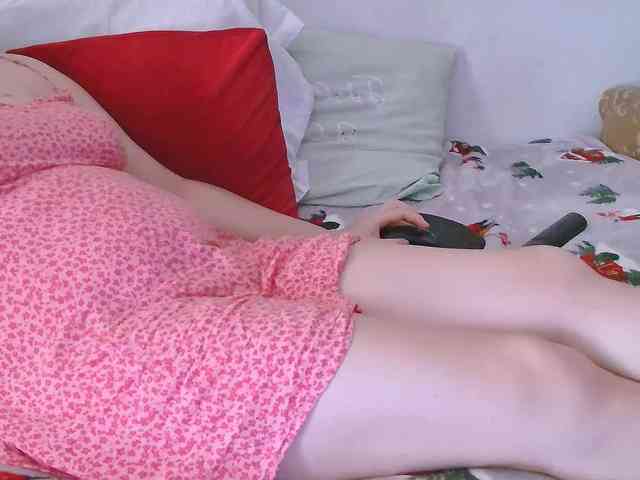 CurvyMasha webcam