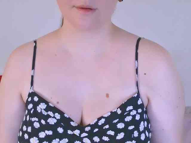 CurvyMasha webcam