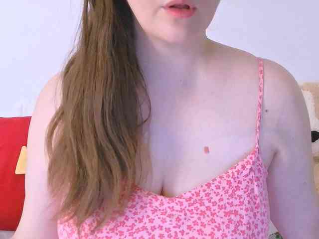 CurvyMasha webcam