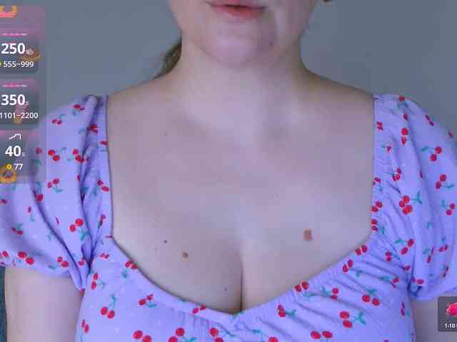 CurvyMasha webcam