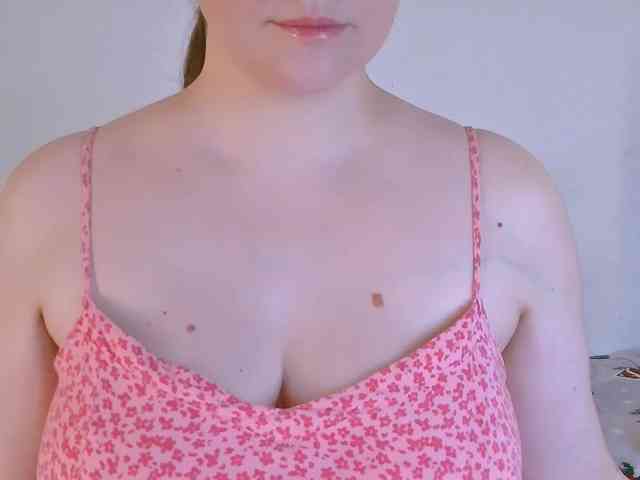 CurvyMasha webcam