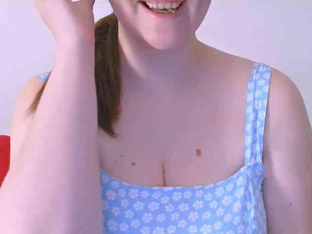 CurvyMasha webcam