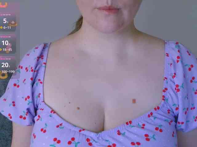 CurvyMasha webcam